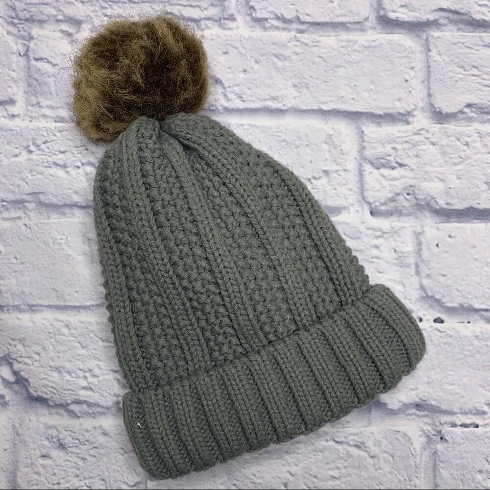 Cable Knit PomPom Beanie